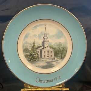 Vintage Avon 1974 Christmas plate by Wedgewood